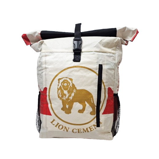 Upcycling - Kurierrucksack 2.0 aus recycelten Zementsäcke goldiger Löwe