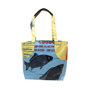 Upcycling - Praktische Tragtasche aus recycelten Fischfuttersäcke blau / gelb