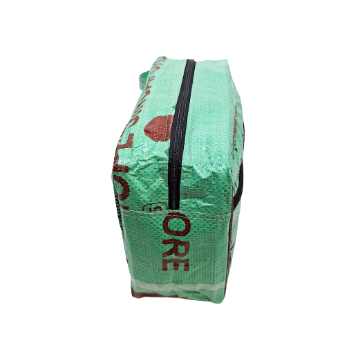 Upcycling - Kosmetiktasche aus recycelten Fischfuttersäcke grün